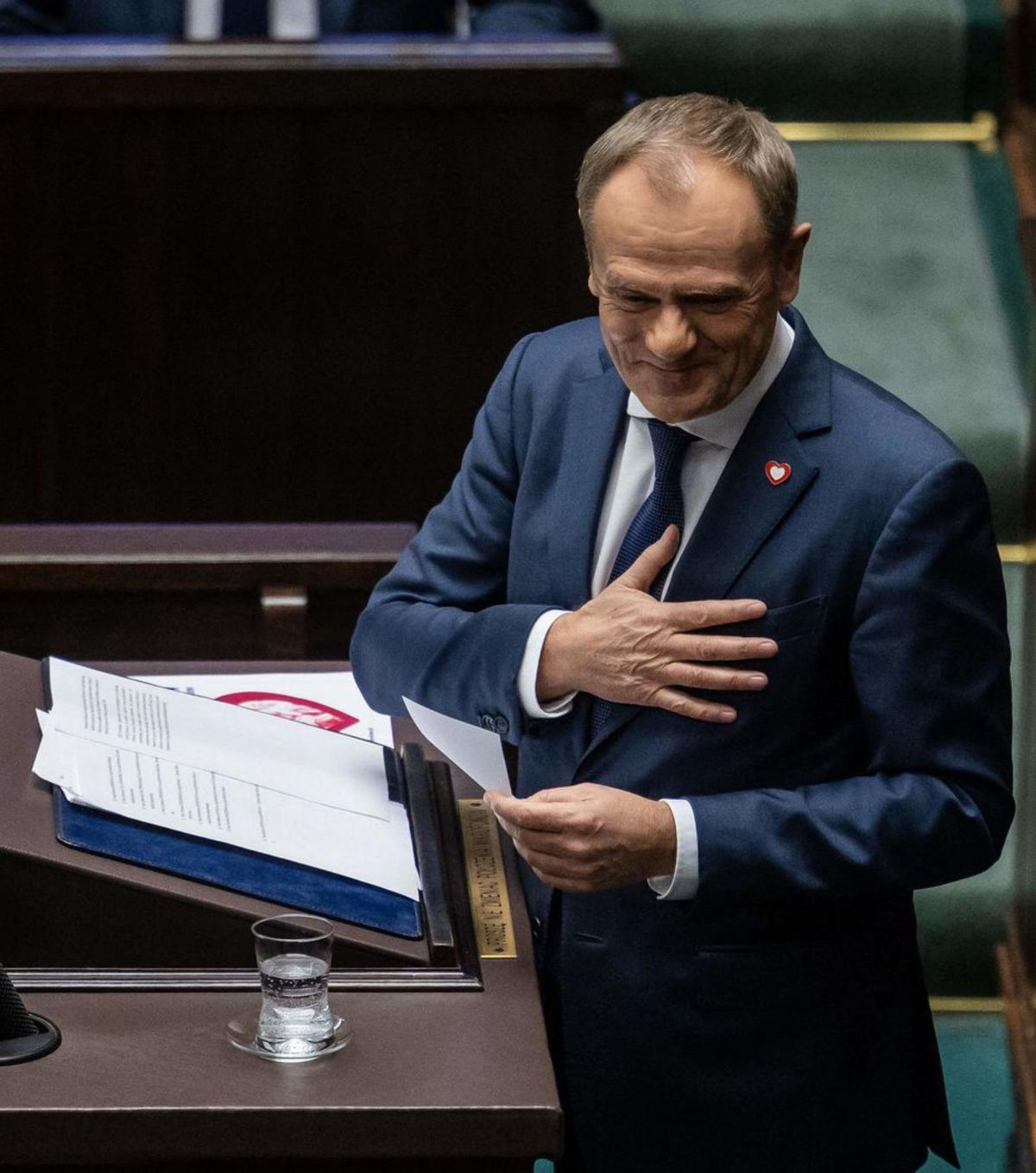 Tusk es llança a  la "regeneració democràtica"  de Polònia
