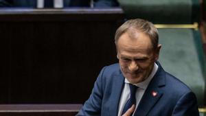 Tusk es llança a  la "regeneració democràtica"  de Polònia