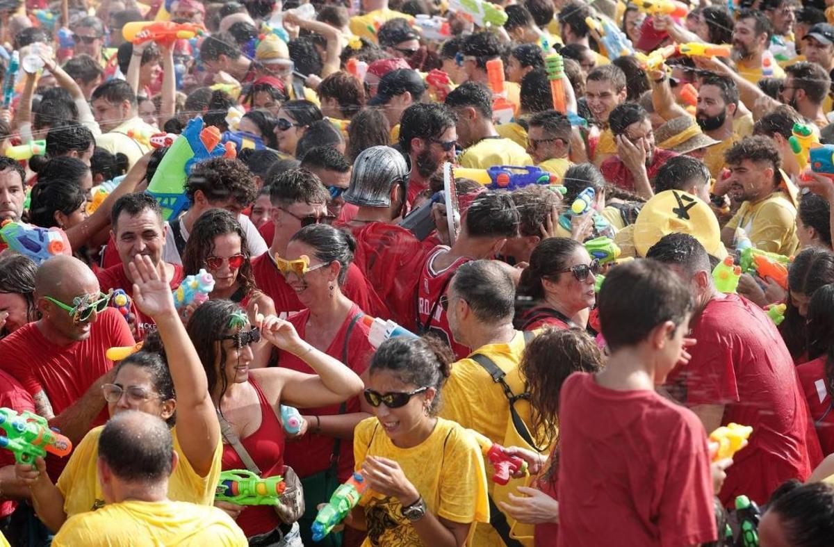 Canamunt vs canavall, fiesta del agua en Palma