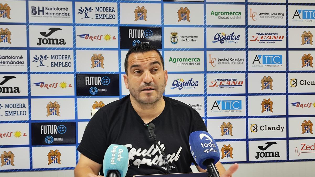 Adrián Hernández, en la rueda de prensa previa al encuentro Utebo-Águilas