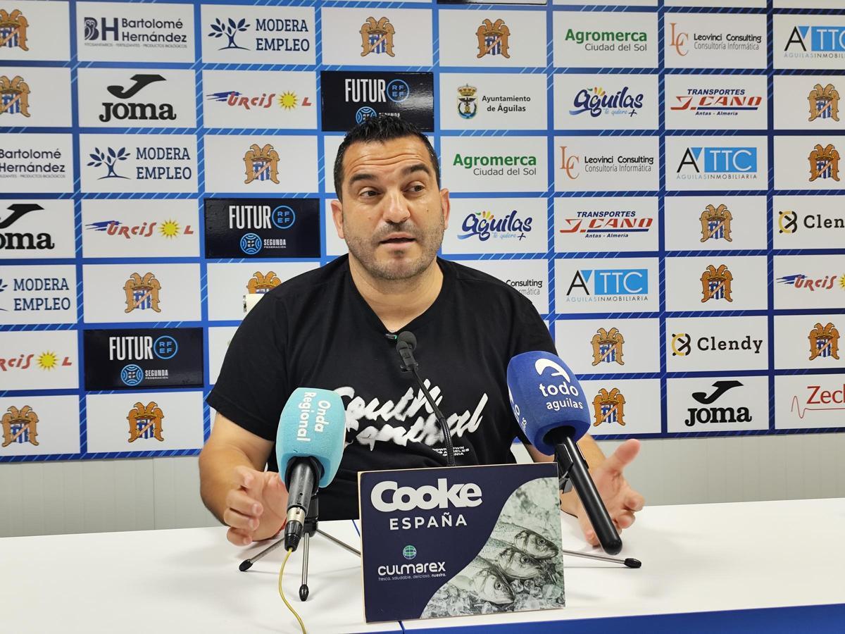 Adrián Hernández, en la rueda de prensa previa al encuentro Utebo-Águilas