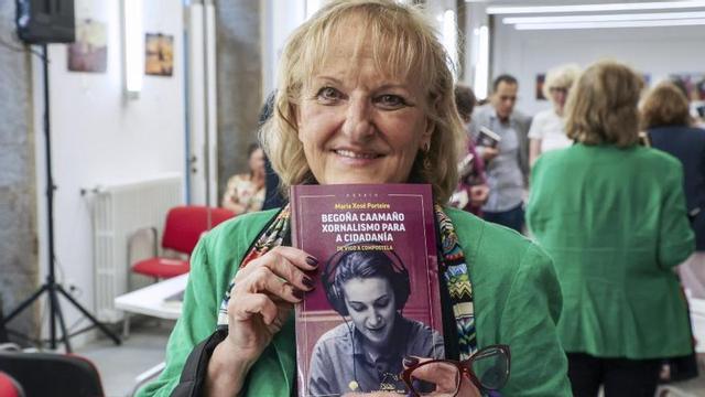 María Xosé Porteiro mostra a súa obra.