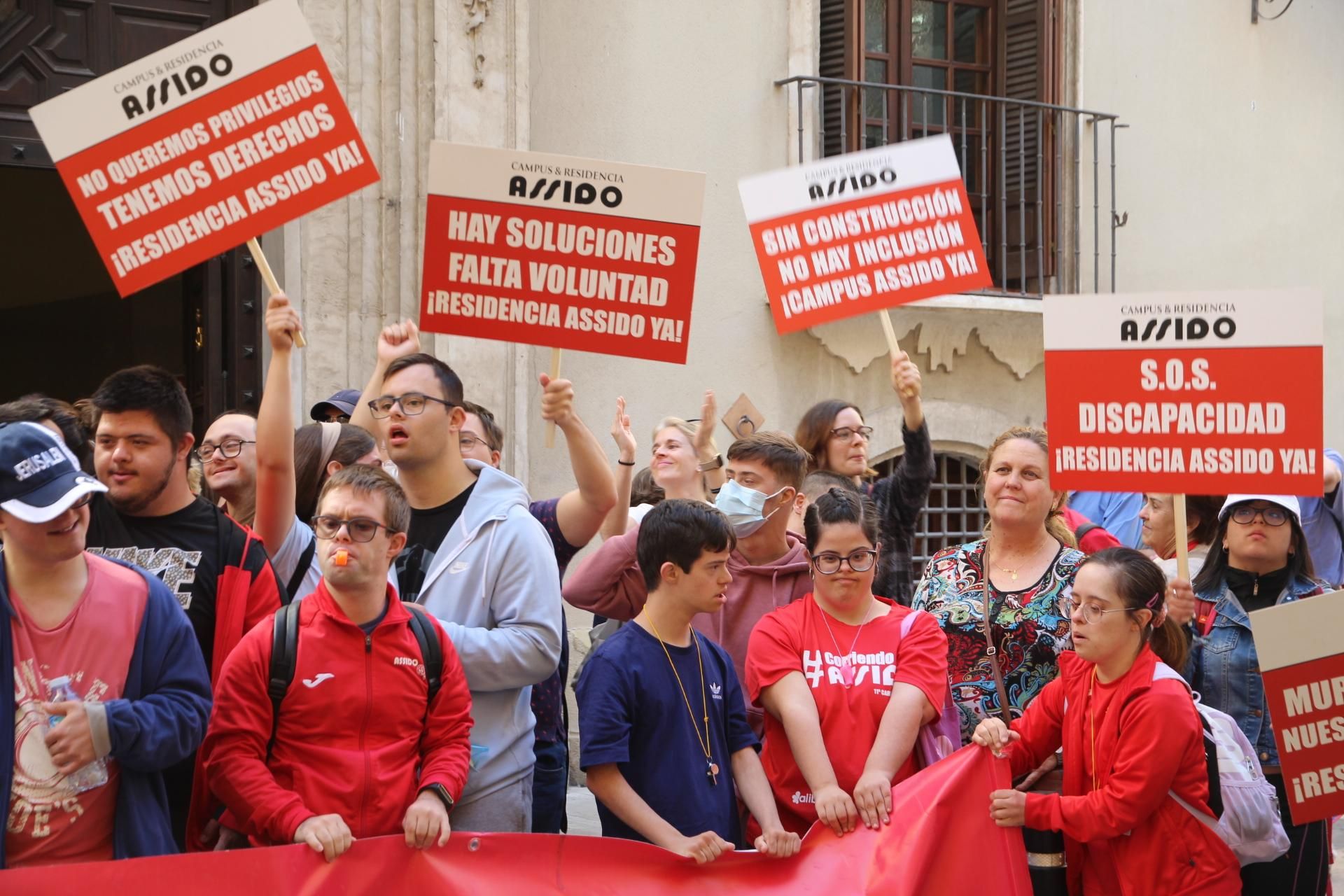 Concentración de Assido en Murcia ante la CHS