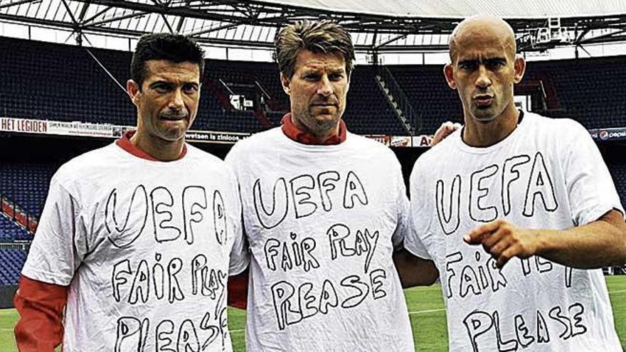 Pep Lluís Martí, Laudrup y Nunes protestaron contra la UEFA.