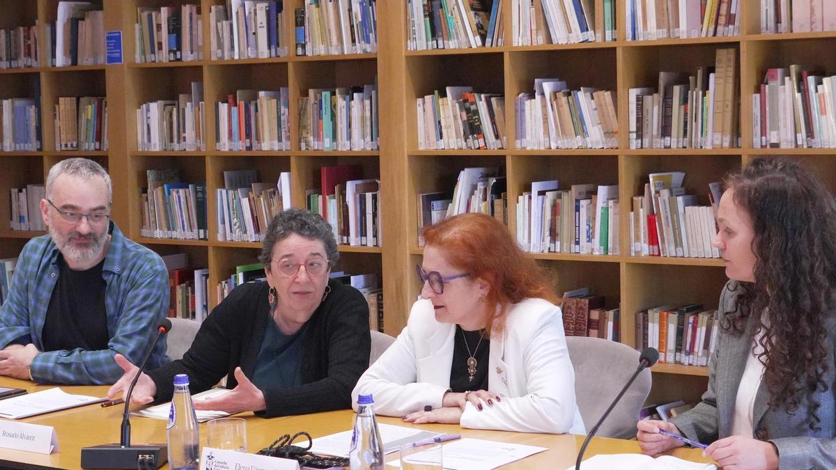 Presentación do informe, con Manuel Vicente, Rosario Álvarez, Elena Vázquez Cendón e Iolanda Casal.