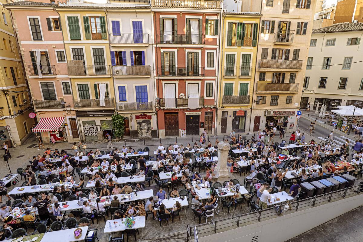 Sopar a la llesca en Plaça d'en Coll Sopar a la llesca en Plaça d'en Coll