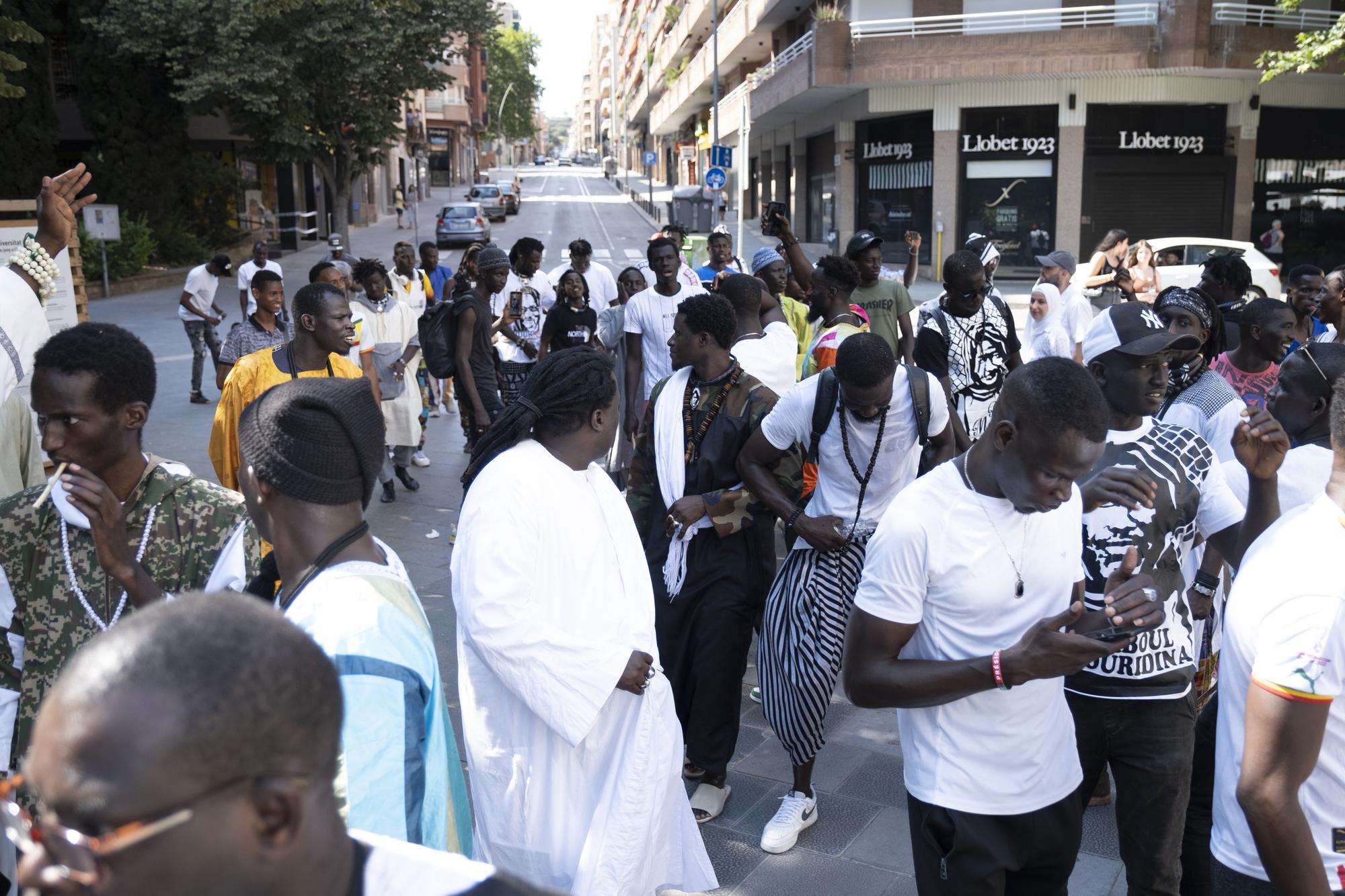 Totes les imatges de la festa pels carrers dels Touba