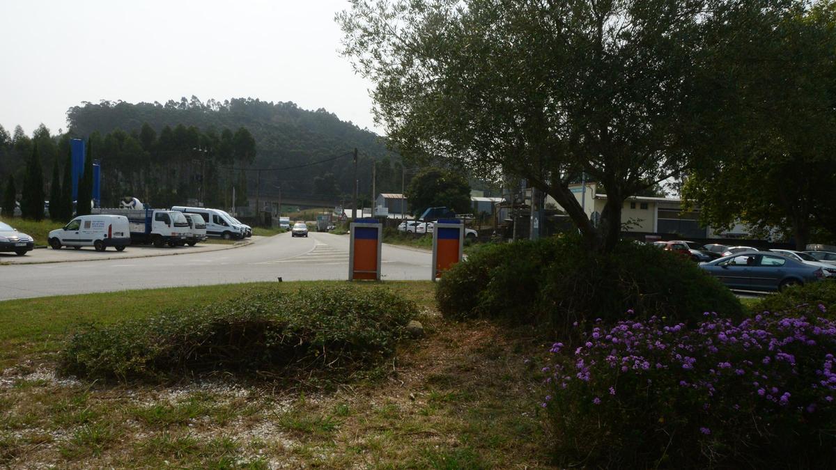 El tramo del vial de acceso entre glorietas que se pretendía desdoblar en cuatro carriles y que ahora se retira del proyecto.