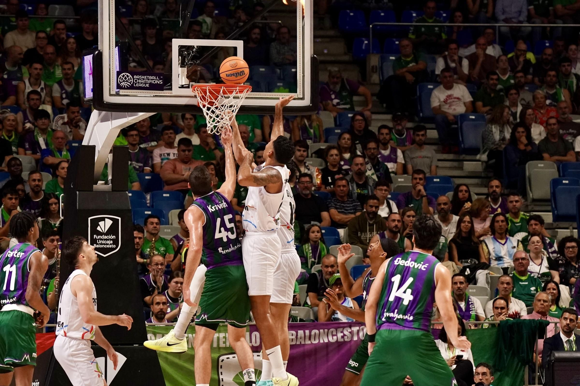 Partido disputado entre el Unicaja y el Aliaga Petkimspor de la BCL