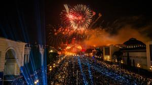 Celebración del fin de año de 2024 en la avenida Reina Maria Cristina