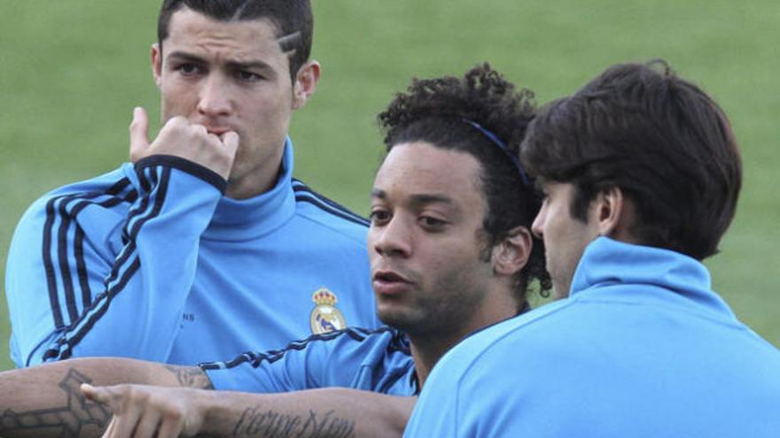 Marcelo junto a Ronaldo y Kaká.