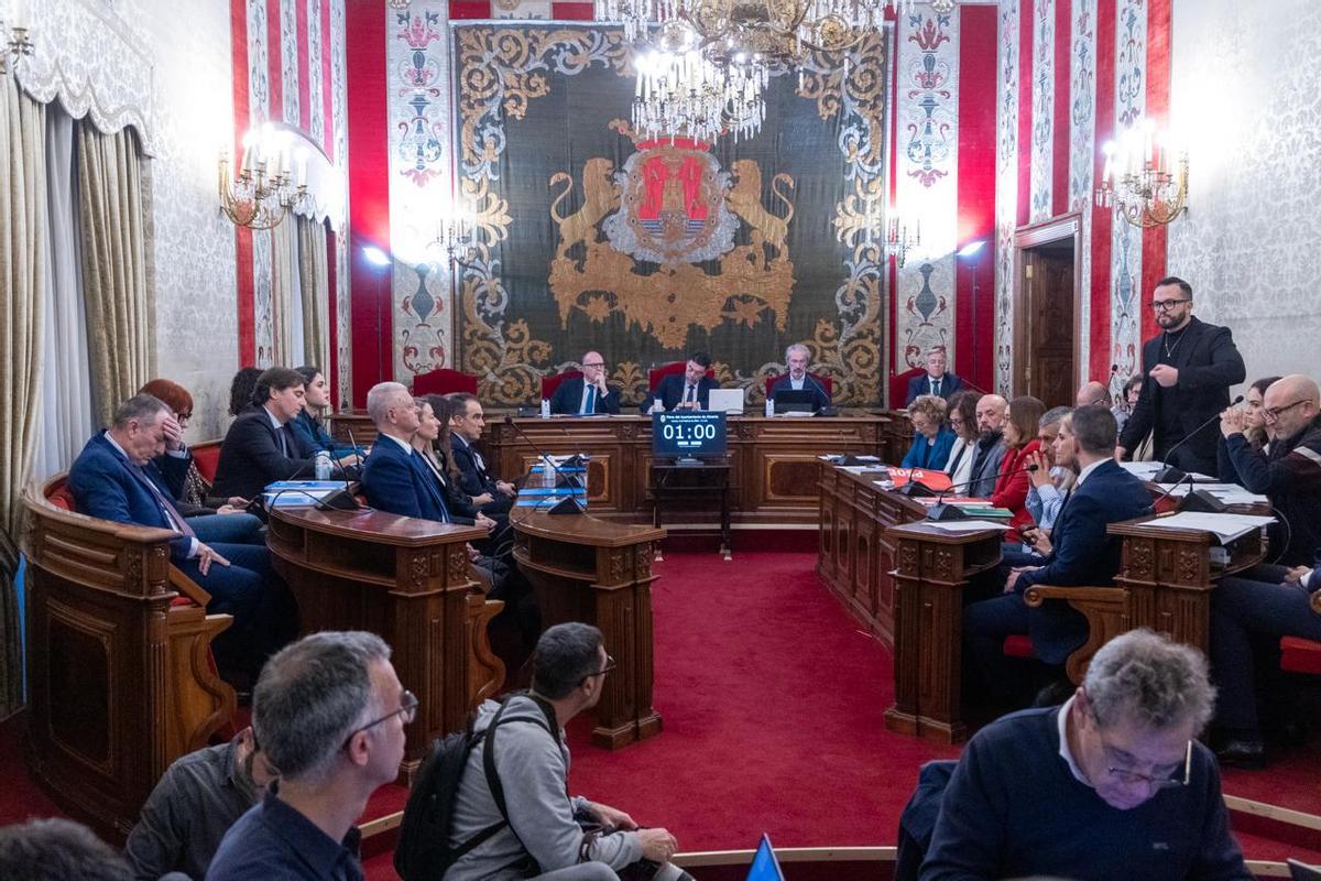 Tensión en el Pleno del Ayuntamiento de Alicante por la polémica de las viviendas protegidas