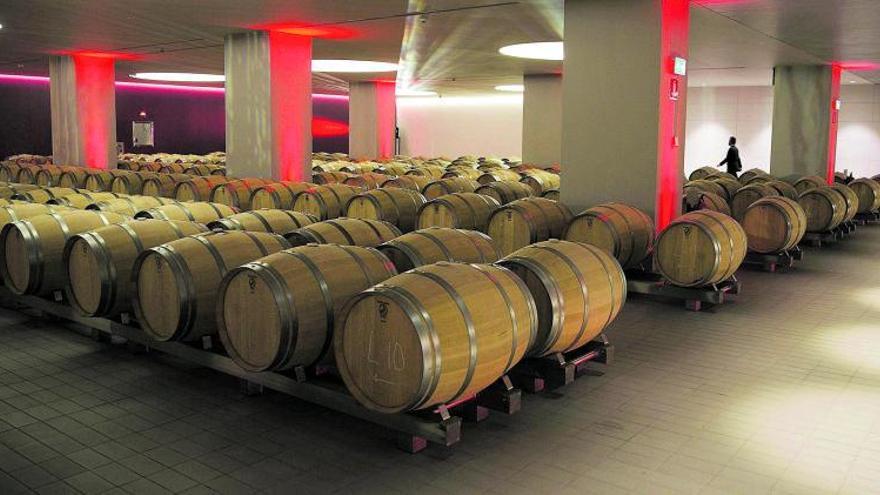 Crece un 54% la exportación de vino español a través del Puerto de València
