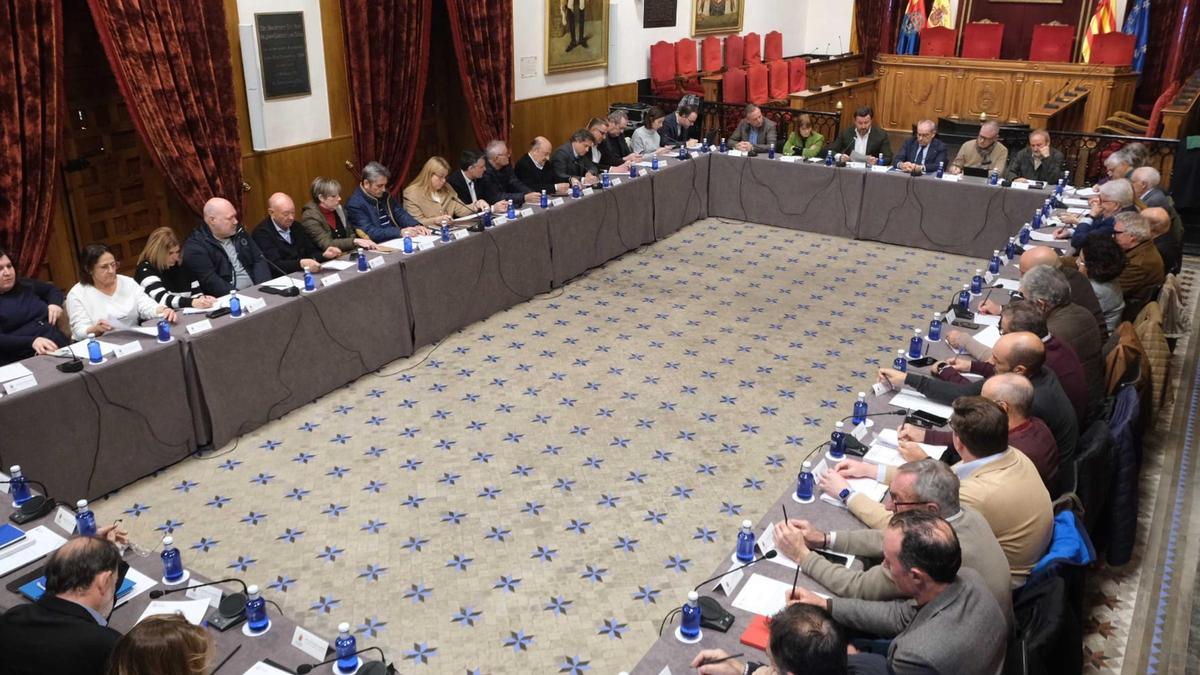 La reunión del Consejo Social en la que el alcalde y parte de su equipo presentaron este lunes los presupuestos.