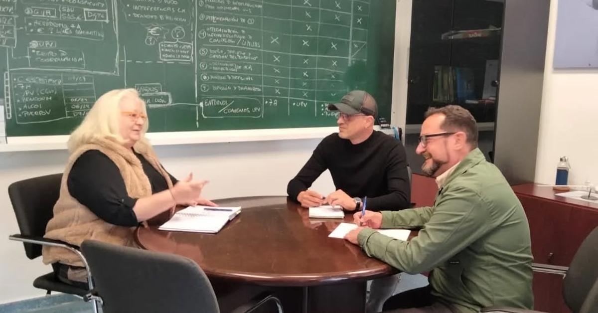 La alcaldesa en la reunión en la Universidad Politécnica.