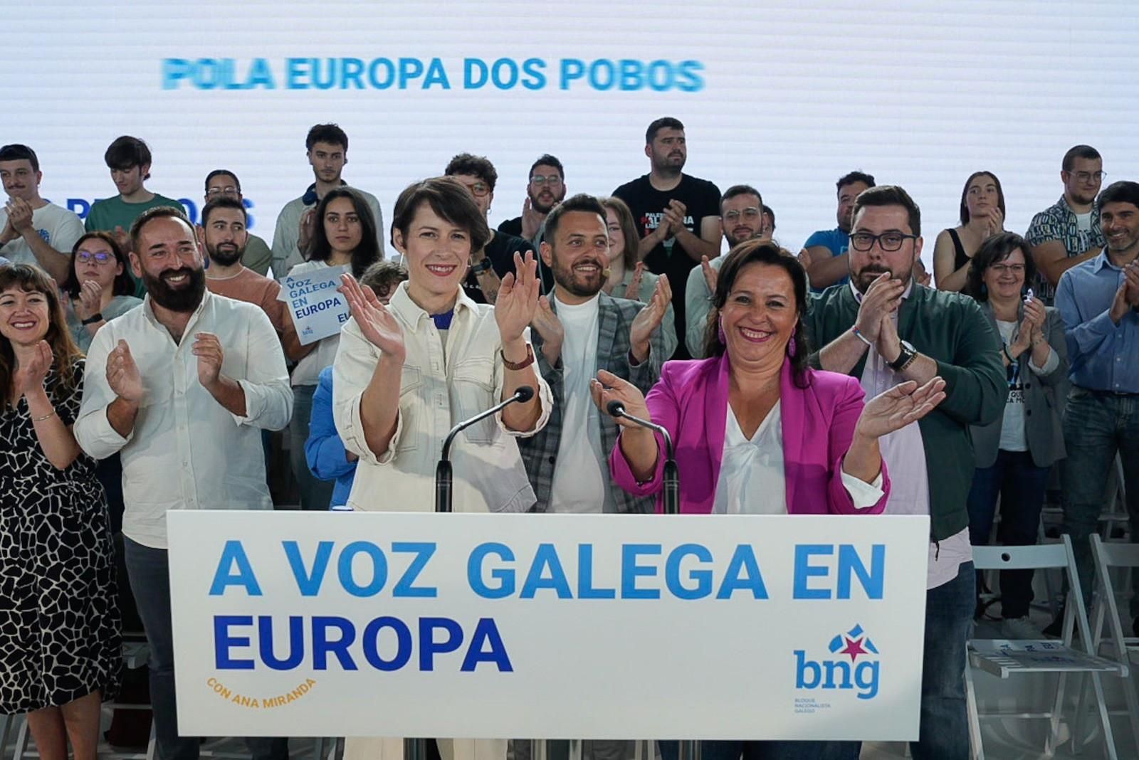 Ana Pontón junto a Ana Miranda, este domingo en Santiago.