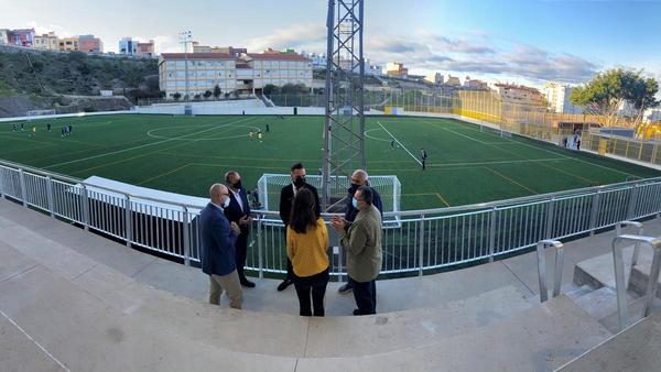 El campo de fútbol de El Batán se renueva con una inversión de más de  970.000 euros - La Provincia