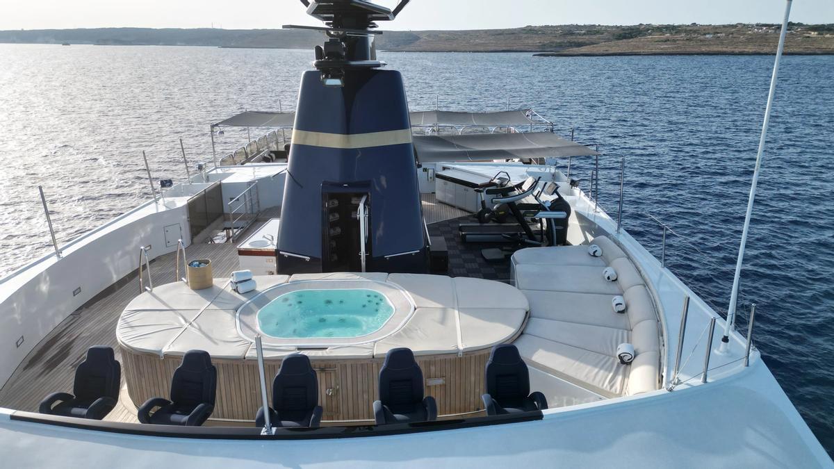 Así es el 'Force Blue', el superyate que fondea en Ibiza