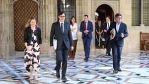 El president de la Generalitat, Salvador Illa, encabezando la reunión del Govern de este martes