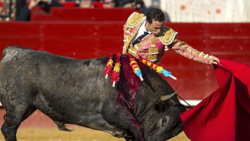 Rafaelillo durante su faena