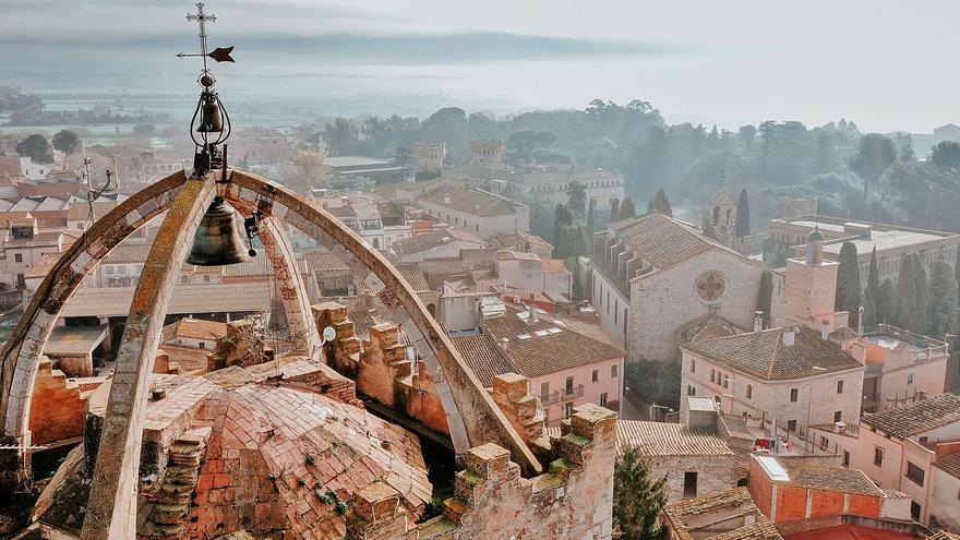 L’església de Sant Martí de Peralada conserva dues campanes gòtiques