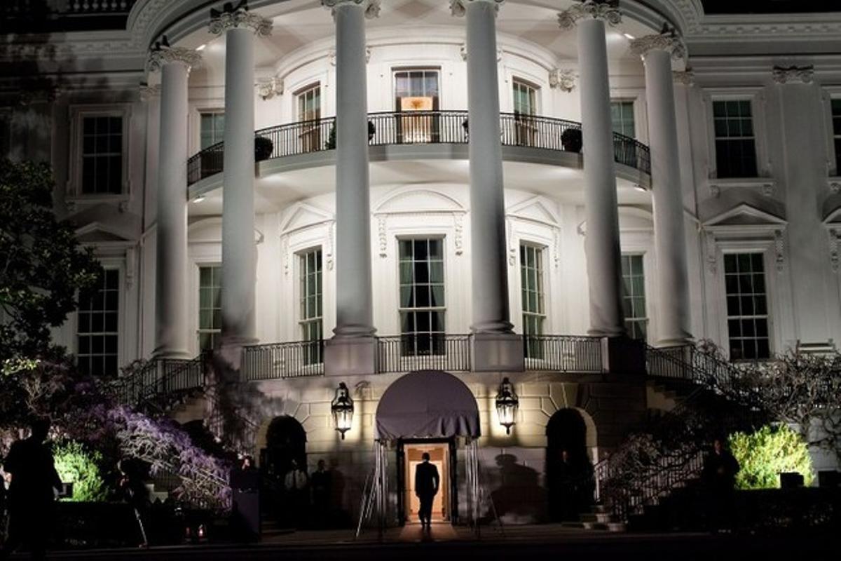 Obama entra a la Casa Blanca per l’ala sud, el març passat.