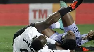 Diakhaby sufre la peor lesión de rodilla posible: "Lo primero es que vuelva a andar"