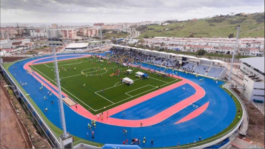 Panorámica del estadio de atletismo de Estepona.