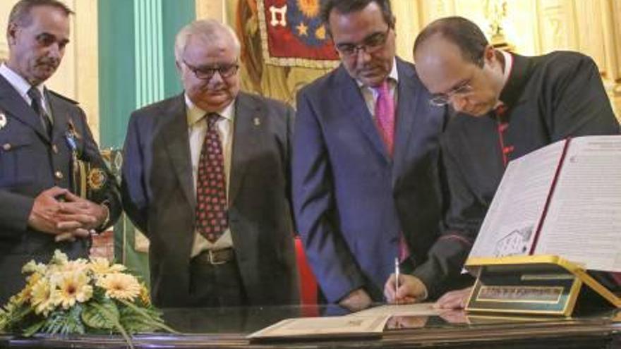 Redován recrea la firma de su Carta Puebla para celebrar su 400 aniversario