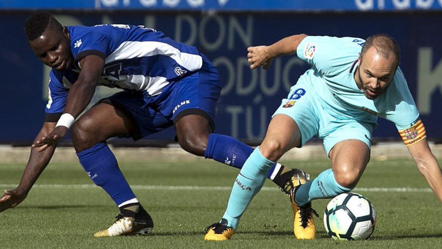 Andrés Iniesta en el último partido de Liga disputado por el Barcelona en Vitoria ante el Alavés.