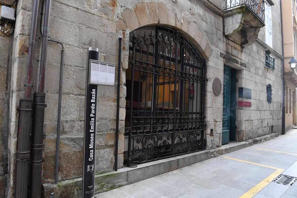 Fachada antigua de la Real Academia Galega, en A Coruña.
