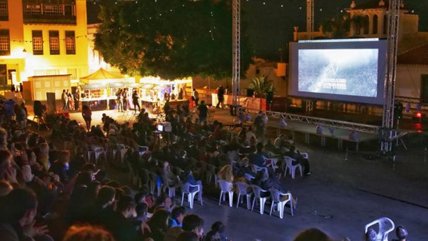 Maratón de cortometrajes en la plaza de Santo Domingo.