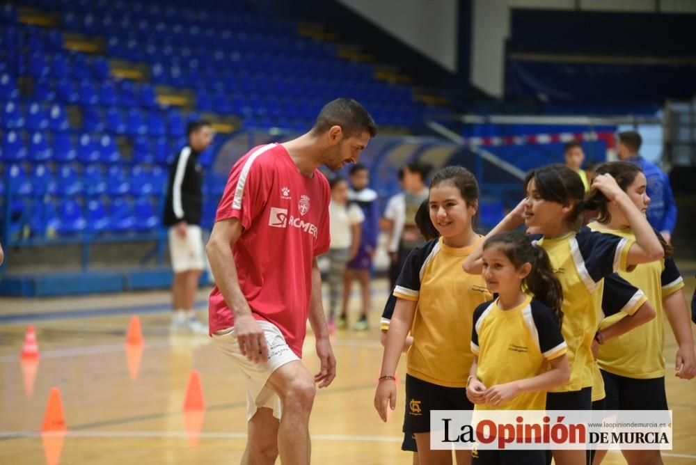 Encuentro de escolares con los jugadores del Plást