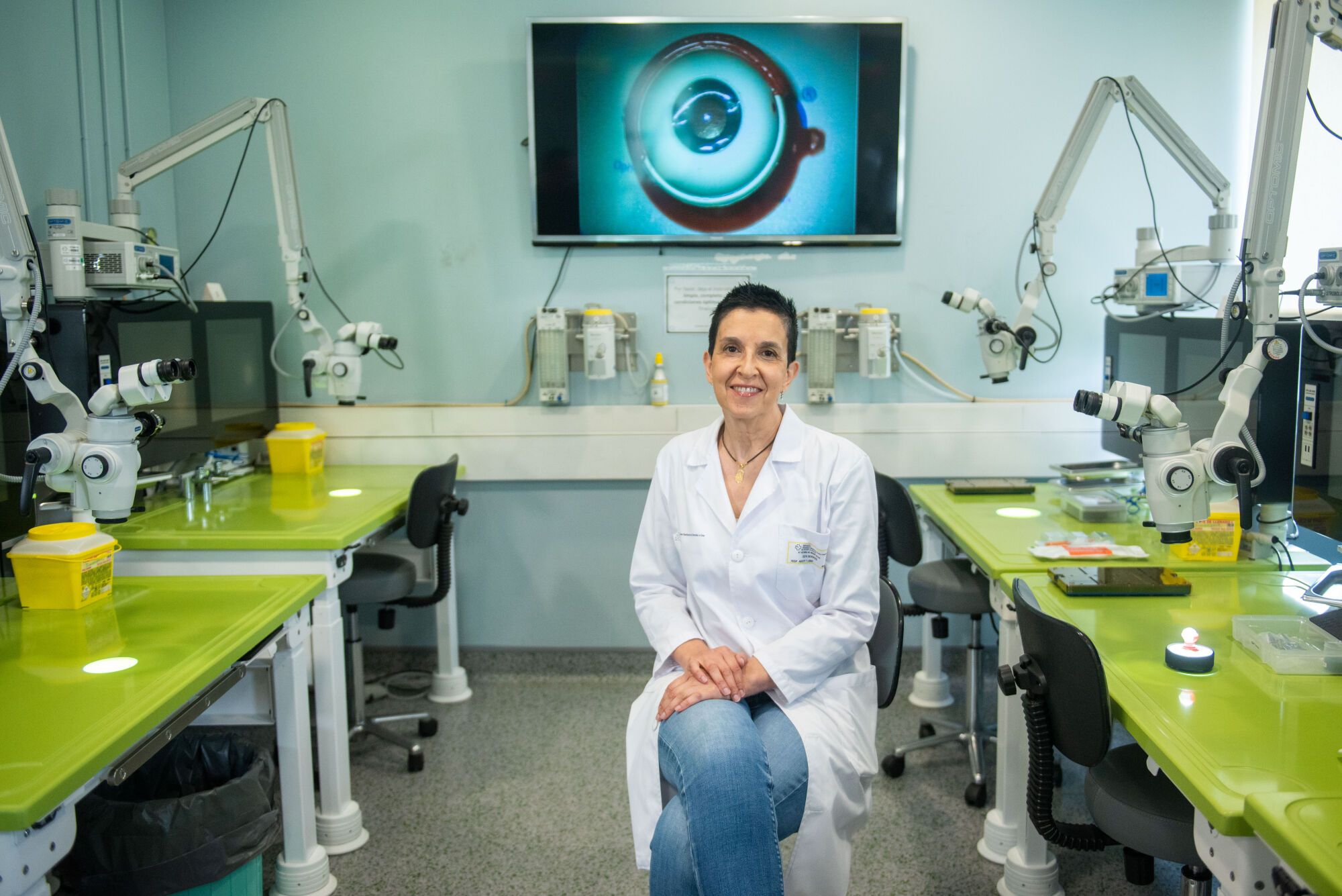 Victoria de Rojas, jefa de Oftalmología del Hospital de A Coruña: "La técnica ha mejorado mucho y ya no se espera a no ver nada para operar las cataratas"