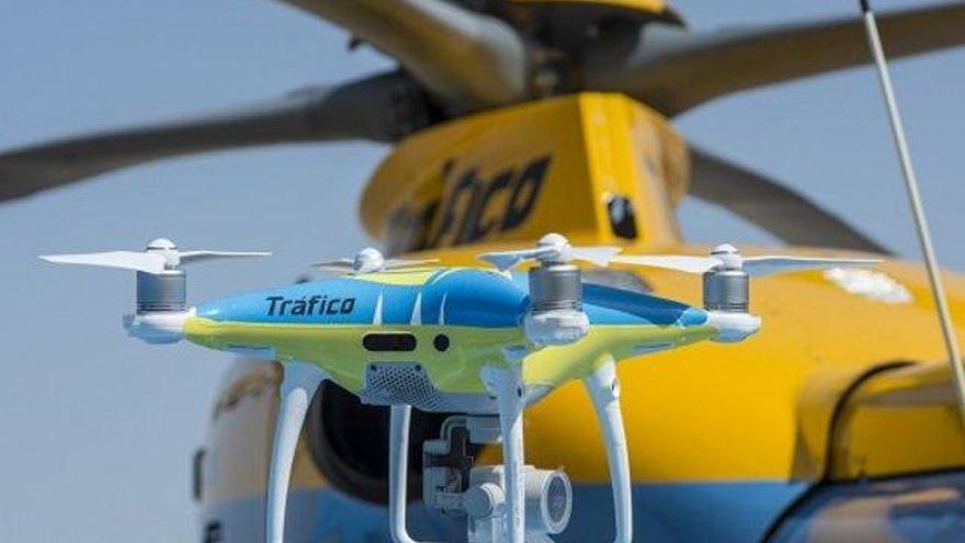 Los nuevos drones de la DGT empiezan a multar en la operación salida de agosto