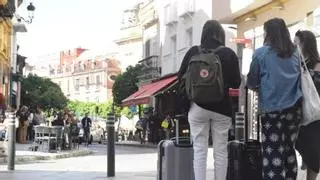 El rechazo al turismo se dispara en los andaluces menores de 30 años por los problemas de vivienda