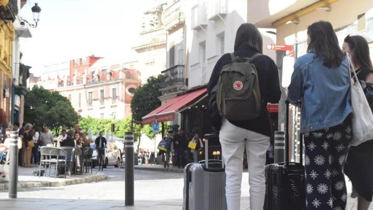 Los jóvenes andaluces sitúan como el mayor aspecto negativo del turismo el acceso a la vivienda