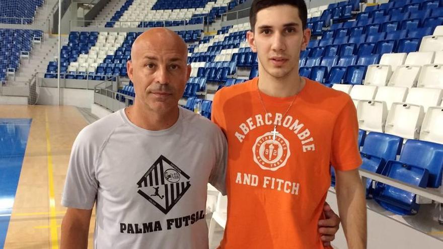 Juanito y &#039;Luquitas&#039; durante el entrenamiento de ayer en el Palau Son Moix.