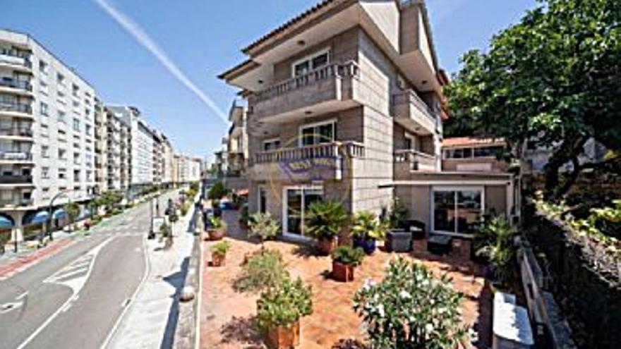 600.000 € Venta de casa en O Castro (Vigo) 350 m2, 5 habitaciones, 4 baños, 1.714 €/m2...