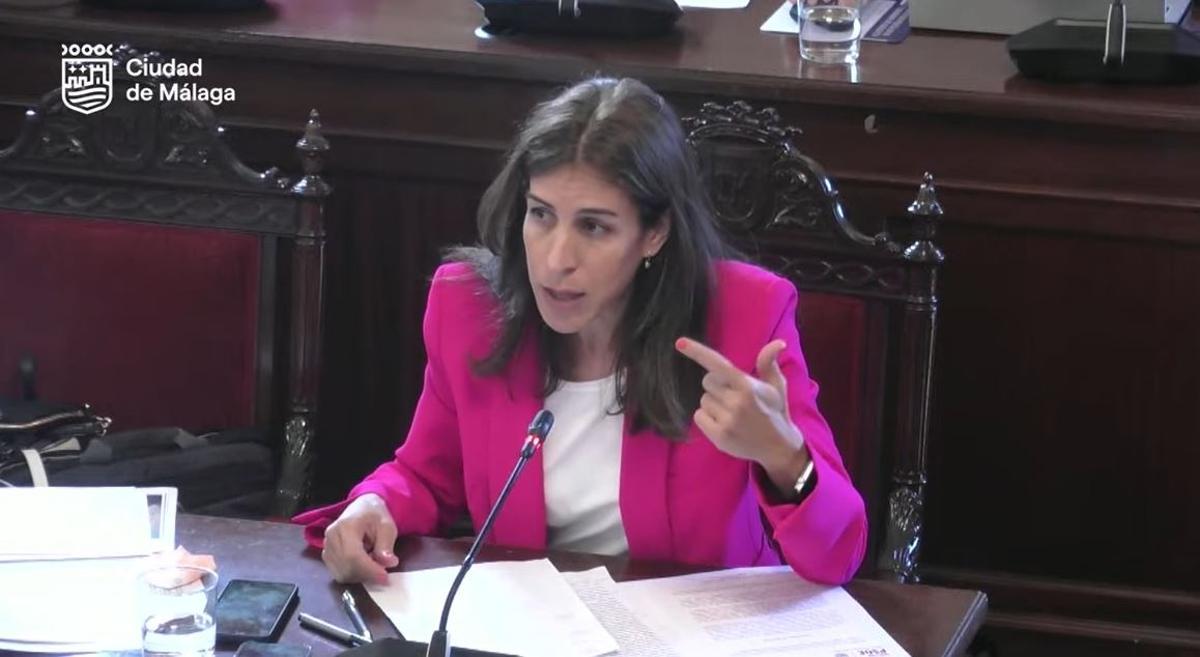 La concejala de Sostenibilidad Medioambiental, Penélope Gómez, en la Comisión de Medio Ambiente de este lunes.