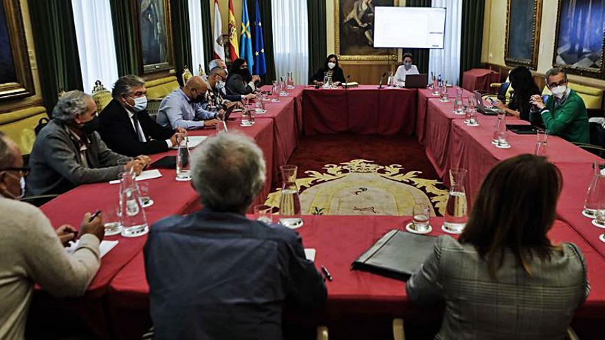 Participantes en la última reunión de la comisión especial para definir el nuevo diseño del espacio. | Juan Plaza / Marcos León