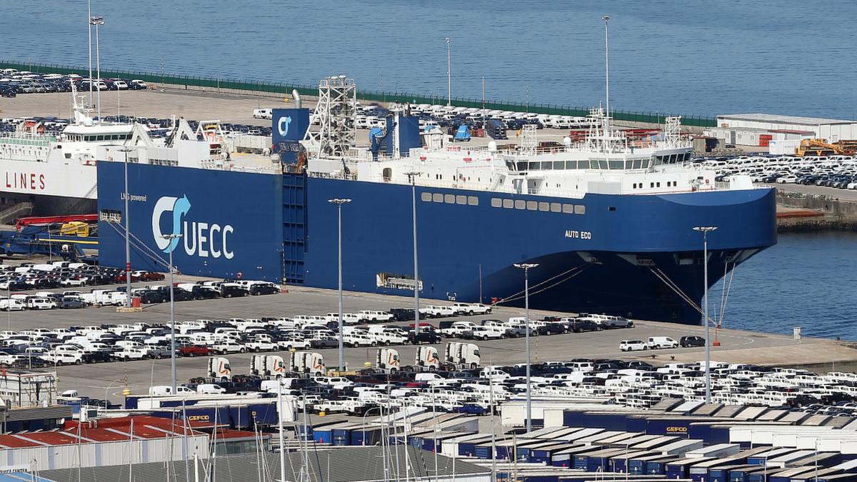 Buque impulsado por GNL,  en el puerto de Bouzas.