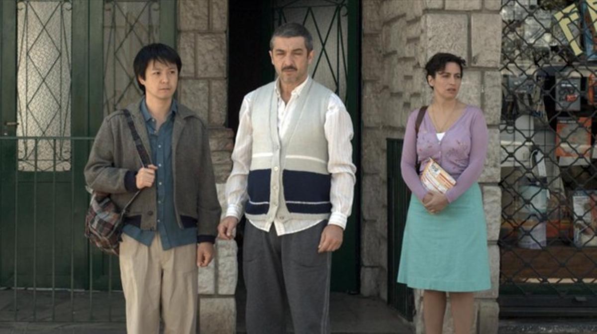 Ricardo Darín, flanquejat per Ignacio Huang i Muriel Santa Ana a ’Un cuento chino’.