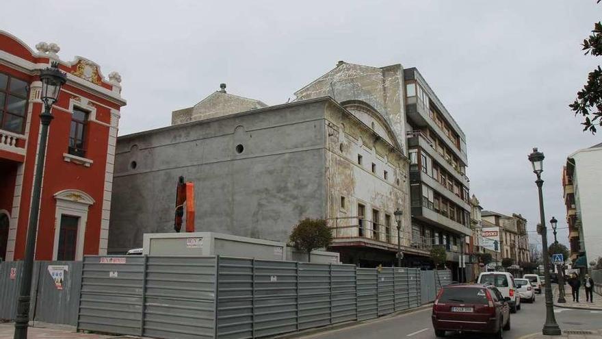 El cine Fantasio, en obras, con el Casino a la izquierda.