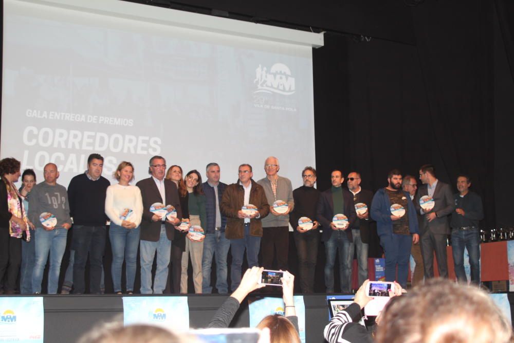 Santa Pola entrega los premios a los corredores locales en una gala festiva.