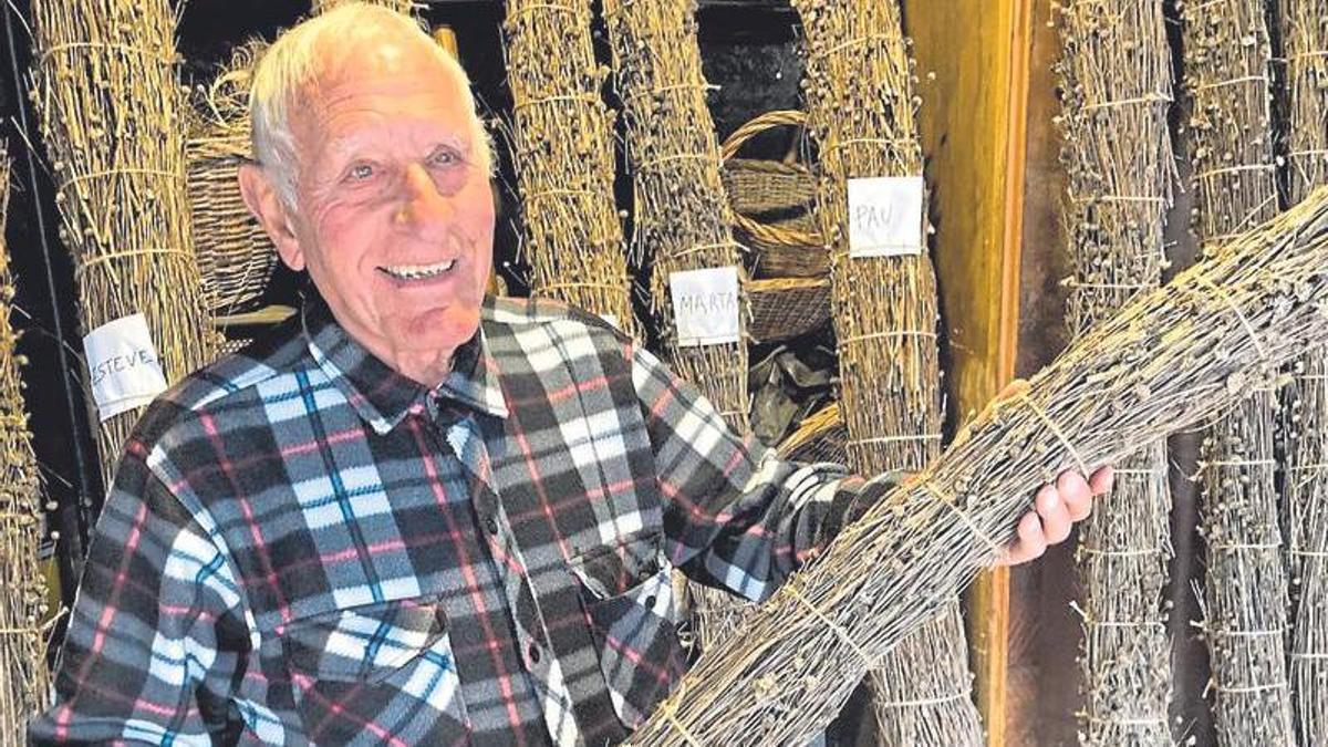 Llorenç Pedrals amb les faies de la seva família