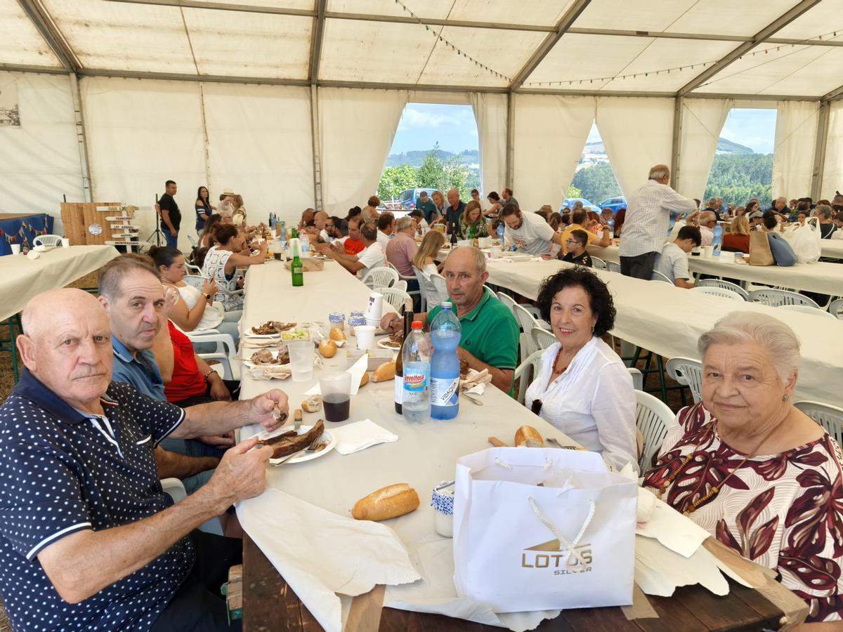 Así fue la V Comilona de las fiestas de Ferroñes, en Llanera