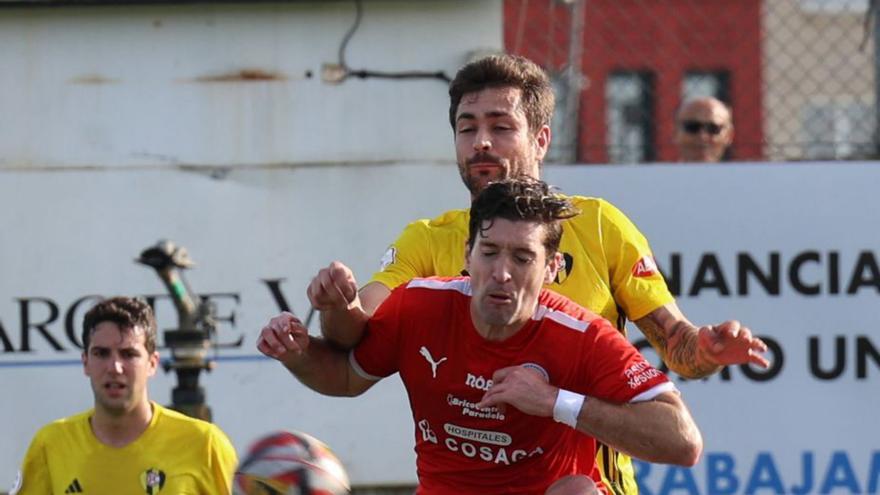 Un momento del partido de ayer en el Pujales. |  // RICARDO GROBAS