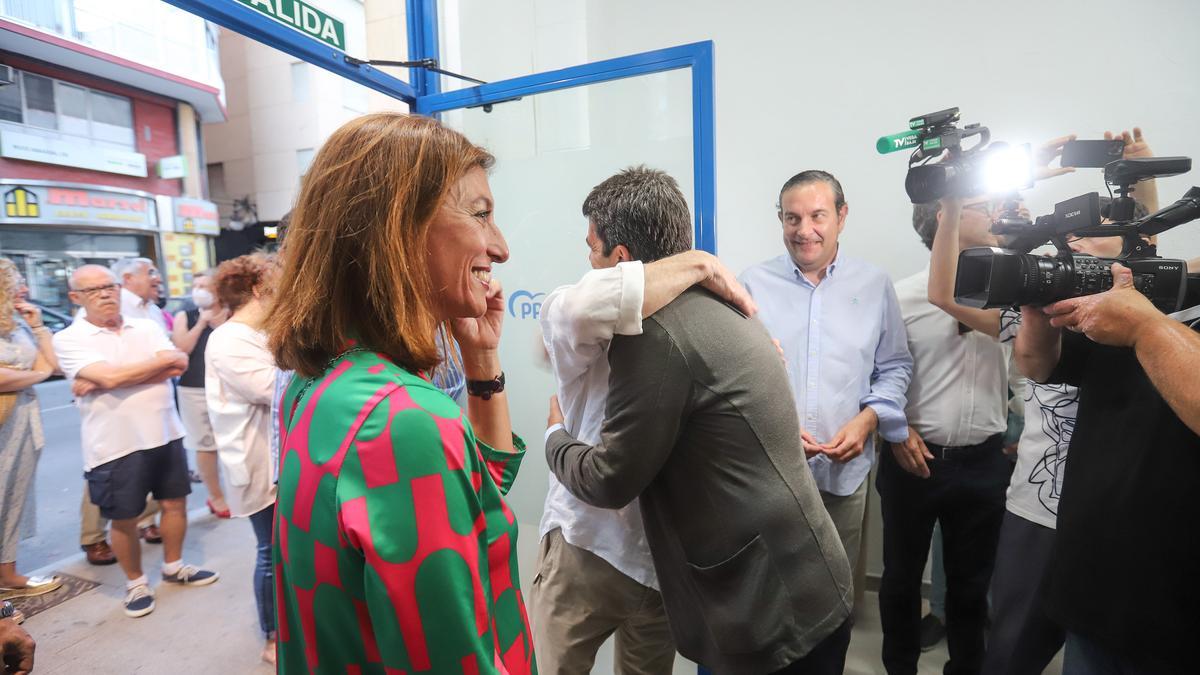 La exalcaldesa Mónica Lorente, en la sede del PP de Orihuela.
