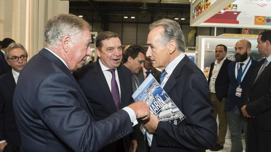 El presidente del Puerto de Marín con el ministro de Agricultura, Pesca y Alimentación Luis Planas